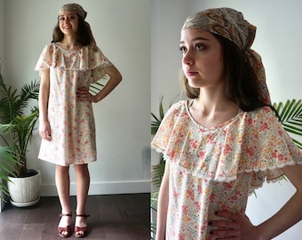 HAwAIIAN MUUMUU  Dress . Vintage 70s CALico SunDress . Cotton Ruffle Collar Dress . Hilda Hawaii Floral SunDress