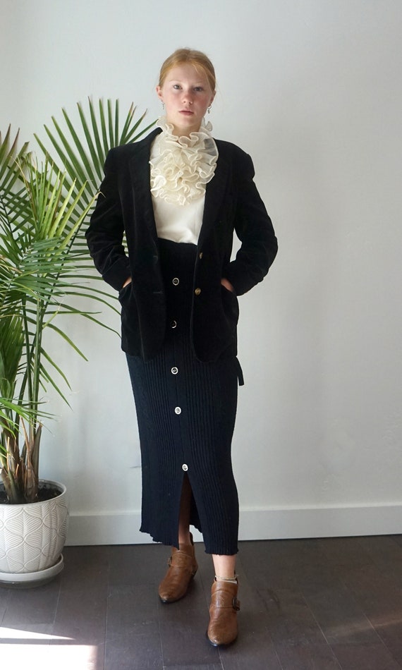 Black VELVET JACKET . Vintage 70s Black Velvet Bl… - image 2