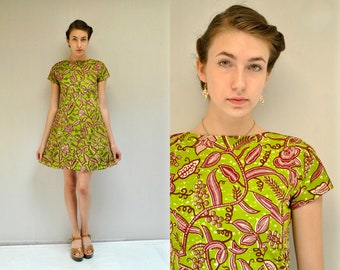 GROOVY MOD Mini Dress . Vintage 60s INDONESIAN Print Dress . Funky Floral Cotton Shift Boho Hippie Green Dress