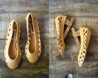 Leather BALLET Flats . Vintage 80s BELLINI Shoes . CuT OuT Shoes . Flat Leather Shoes Size 6  //  Sz 36