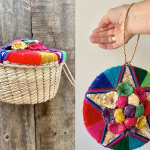 STRAW FLORAL Clutch Bag . Vintage 70s WICKER Clutch Basket . Boho Market Purse