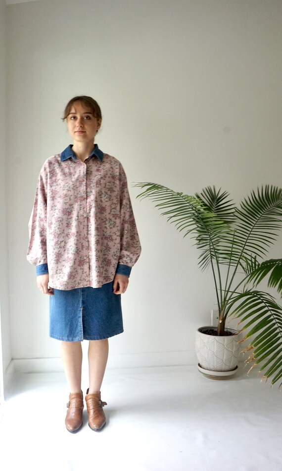 FLORAL Denim Blouse . Vintage 90s OverSized COTTO… - image 4