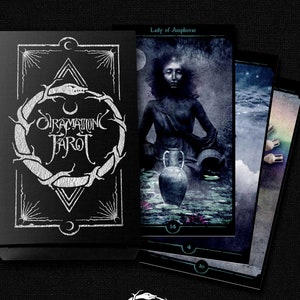 Précommande, livraison du 1er au 4 juillet - Jeu de cartes complet Diramazioni Tarot édition limitée signée 78 cartes dans une boîte noire + feuille de texte signée