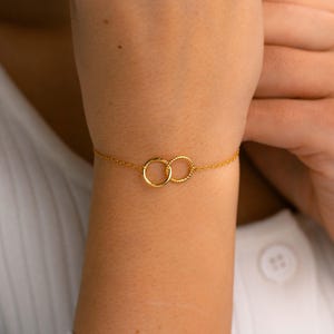 Interlocking Circles Bracelet, Double Circle Bracelet, Dainty Gold Bracelet, Eternity Bracelet, Minimalist Bracelet for Women, Gift for Her
