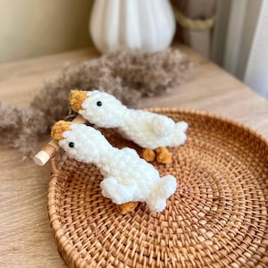 Crochet Goose Keychain , Amigurumi Plush Goose , Cute Bag Charm , Stuffed Animal Keyring , Crocheted Plushie Goose Keychain, Kawaii Goose