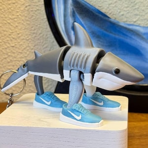 Tralalero Tralala Meme Shark Figurine – Dancing 3D Printed Shark Keychain – Funny Viral Internet Meme Gift, Geek Decor, Desk Buddy