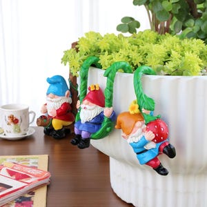 Set of 3 Hanging Garden Gnomes – Funny & Colorful Mini Gnome Statues for Yard, Shelf or Plant Decor | Cute Outdoor Gnome Set