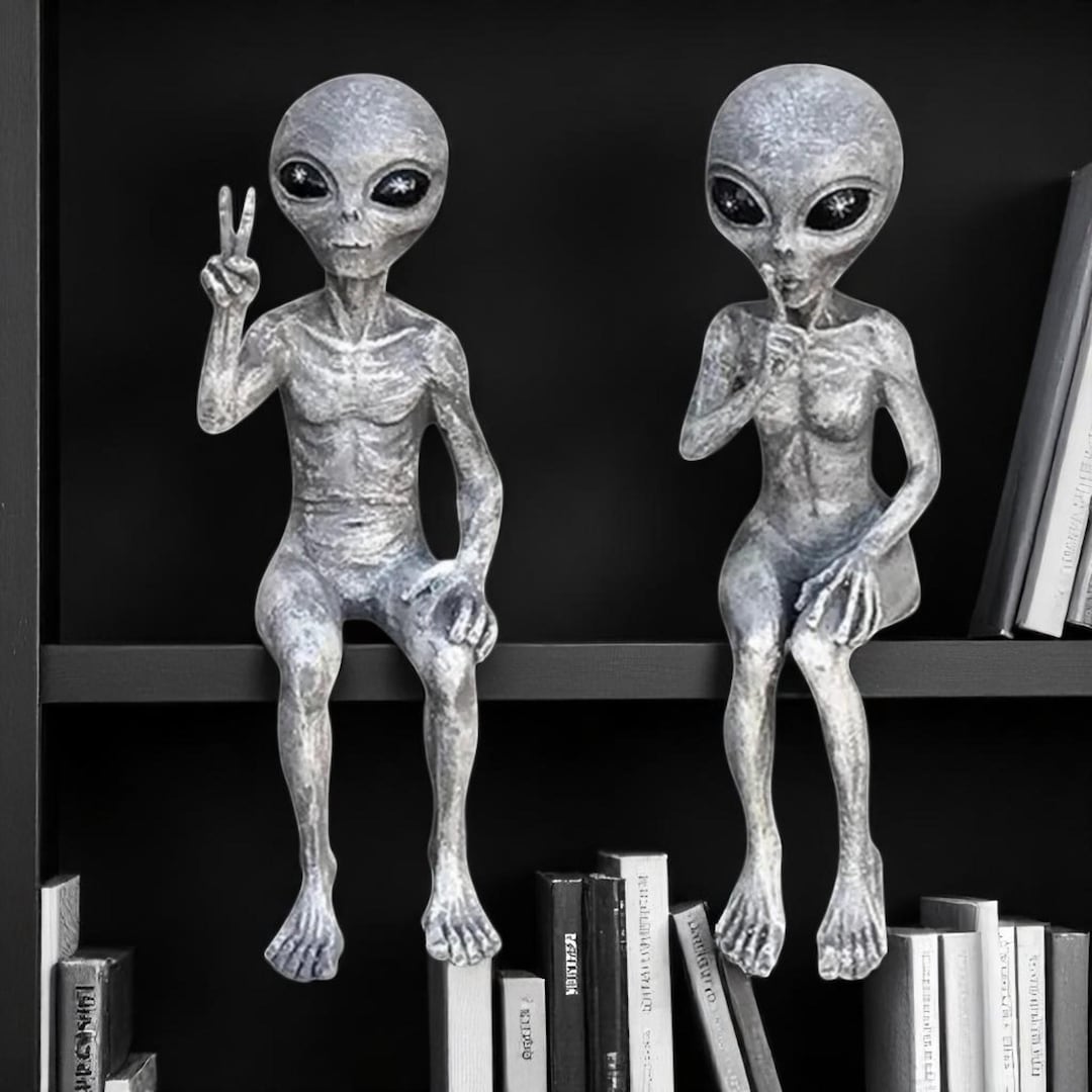 Alien Resin Statues Set of 2 | Weird & Cool Garden Decor | Sci-fi Alien ...