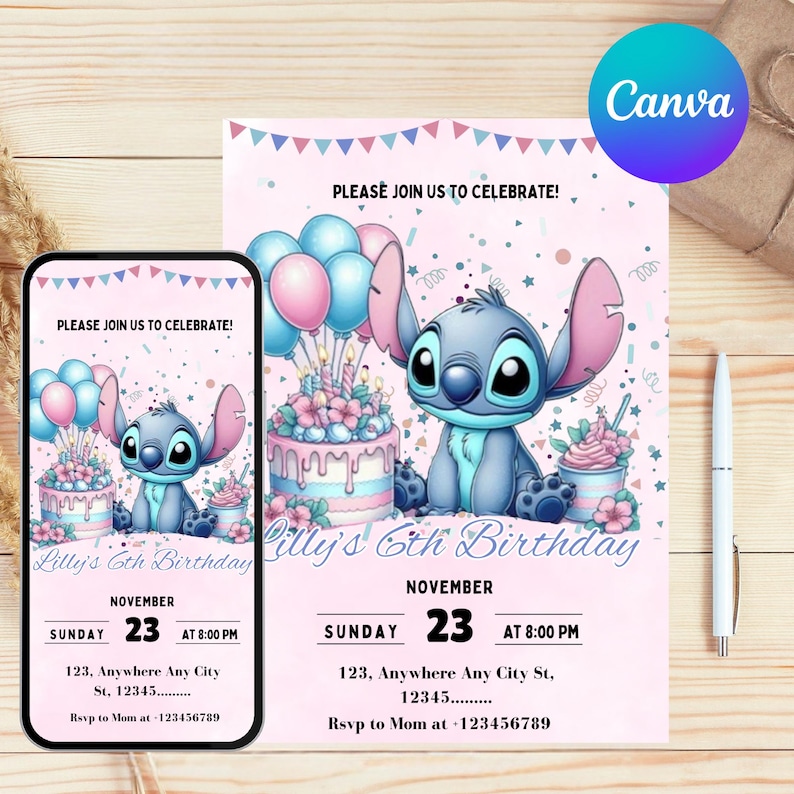 Pu&ograve; includere: Invito di compleanno rosa con un personaggio dei cartoni animati, palloncini e una torta. L'invito include il testo "Please join us to celebrate!" e i dettagli dell'evento. Uno smartphone mostra lo stesso design.