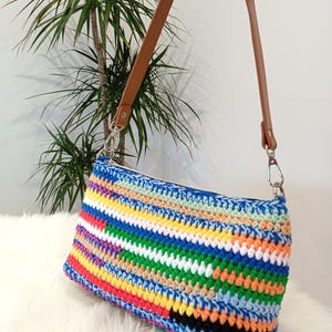 Ręcznie robiona torebka na szydełku – Miu Miu Inspired, kolorowa tęczowa torba, prezent dla niej, akcesorium na dzień dumy, prezent dla mamy, torba wiosenno-letnia, tasche