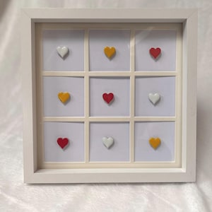 Intitulado “O Amor Vence” – Arte em Cerâmica Emoldurada 1/1 | Decoração de Parede em Mosaico de Coração | Feito à Mão na Irlanda