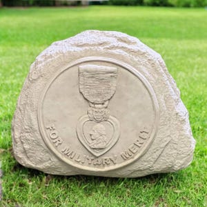Military merit, Concrete statue, Purple heart stone, Soldier memorial, USA army, Military statuary, Backyard stone art, Concrete, size &quot;8