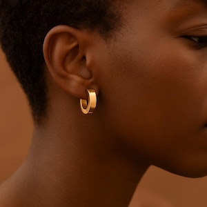 Huggie Hoop,huggie hoop earrings,hoop earrings,Thick Hoops,Minimalist Hoops,Dainty Jewelry,Trendy Friend Gift,Silver Hoops,gold earrings