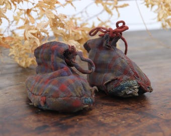 Mid 19th Century Patterned Child's Tabi Shoes (2)