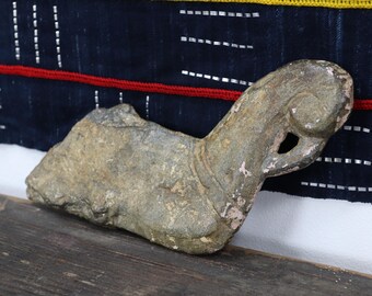 Indian Stone Peacock Turban Hanger- Dungapur 18th Century (3)