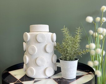Vaso decorativo branco com acabamento texturizado, decoração moderna para casa - 23 cm