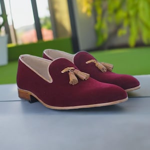 Burgundy Velvet Suede Fashion Shoes Leather Slip on Tassel Loafers for Men Designer Shoes