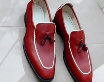 Mocasines con borlas rojas para hombre, elegantes zapatos de cuero hechos a mano.