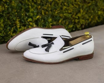 Mocasines de piel blanca con borlas: zapatos de vestir sin cordones para hombre