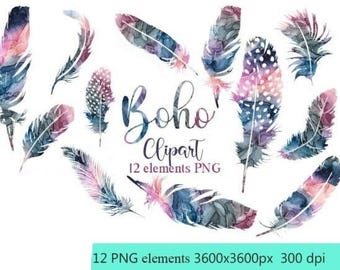 Könnte beinhalten: Ein Set aus 12 Aquarellfedern in Rosa-, Lila- und Blautönen. Die Federn sind in einem zufälligen Muster auf weißem Hintergrund angeordnet. Der Text "Boho Clipart 12 Elemente PNG" ist in schwarzer, kursiv geschriebener Schrift geschrieben.