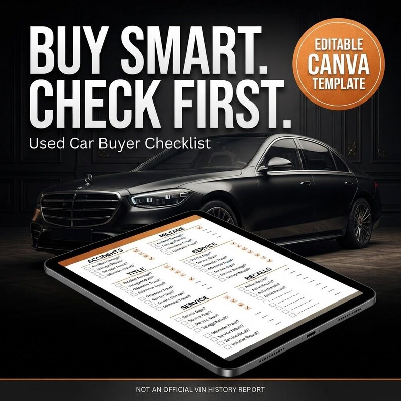 Puede incluir: Una tableta digital muestra una lista de verificaci&oacute;n para la compra de un coche usado con secciones para accidentes, t&iacute;tulo, kilometraje, servicio y retiradas. El texto dice BUY SMART. CHECK FIRST. Un c&iacute;rculo naranja indica EDITABLE CANVA TEMPLATE.