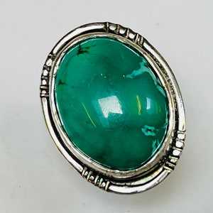 Sterling zilveren handgemaakte ovale hubei turquoise ring, gemerkt in Edinburgh
