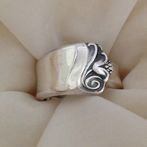 Spoon Ring, Bright Future 1954, Silverware Jewelry, Vintage Silverplate, Choose Your Size 5 to 12, Krizsilver image 2