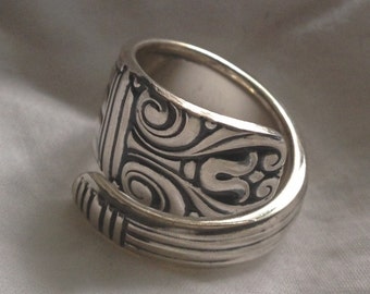 Spoon Ring Danish Queen 1944 Size 5 to 15 Choose Your Size Wrap Around Vintage Silveplate