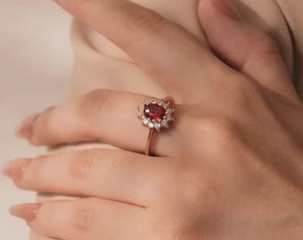 Anillo de compromiso con halo de rubí rojo de talla ovalada, anillo de bodas con racimo de diamantes para mujer, anillo de promesa de oro rosa de 14 quilates, regalo de aniversario vintage para ella.