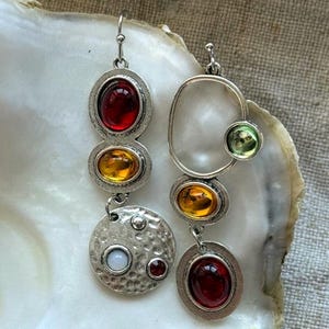 Orecchini pendenti asimmetrici in argento, orecchini vistosi e colorati, gioielli d'arte moderna, orecchini a goccia astratti, regalo per lei