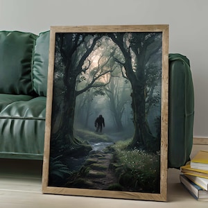 Sasquatch im Nebligen Wald Digital Art Print | Big Foot Wanddekoration | Fantasy Waldwesen Poster | Druckbare Wald Kunst