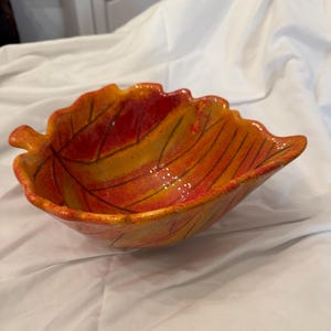 vintage ceramic leaf shaped bowl