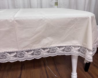 Cremefarbene Vintage Tischdecke aus Baumwolle mit zarter Spitzenborte L 164 x B 115 cm