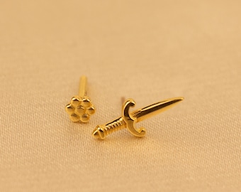 14Kゴールドソードピアス - フラットバックウォリアーイヤースタッド