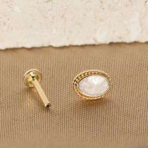 Piercing en or massif 14 carats, boucles d'oreilles en nacre, piercings tour, boucles d'oreilles hélice, cadeaux pour elle, cadeau fête des mères, boucles d'oreilles à dos plat