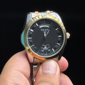 Men’s Stainless Steel Chronograph Watch – Modern Luxury Wristwear