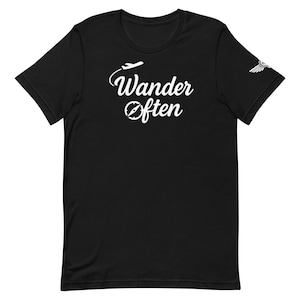 Camiseta Wander Often – Camiseta inspirada em viagens | Airstrip Club | Estampado DTG | Camiseta unissex Bella+Canvas 3001