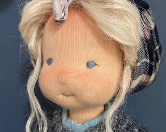 Nancy, una muñeca inspirada en Waldorf