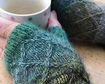 Beth’s Wristwarmers - PATTERN