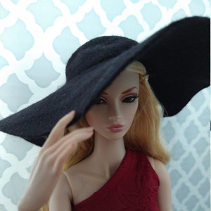 Felt wide-brimmed hat for 16 fashion dolls image 1