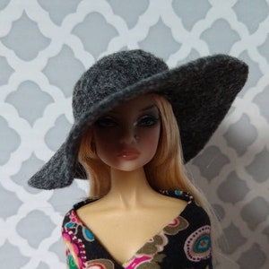 Felt wide-brimmed hat for 12" fashion dolls