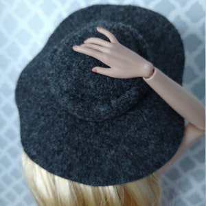 Felt wide-brimmed hat for 16 fashion dolls image 5