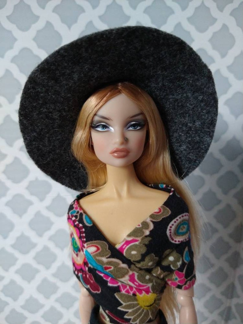 Felt wide-brimmed hat for 12 fashion dolls image 2