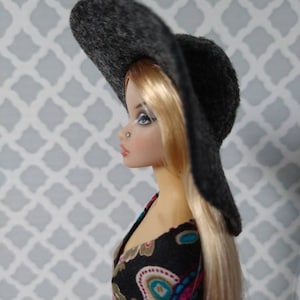 Felt wide-brimmed hat for 12 fashion dolls image 3