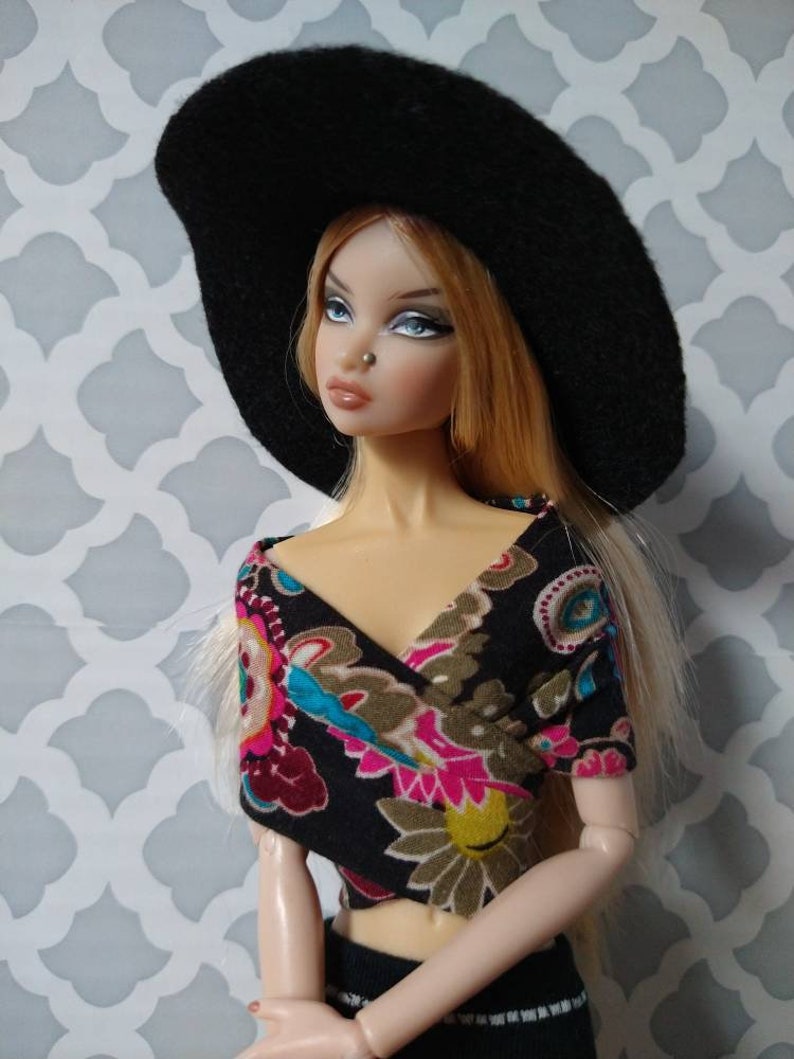 Felt wide-brimmed hat for 12 fashion dolls image 5