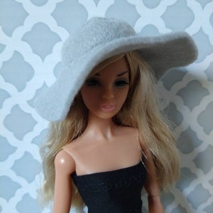 Felt wide-brimmed hat for 12 fashion dolls image 8
