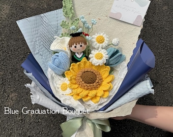 Ramo de flores de graduación hecho a mano en ganchillo: arreglo de girasoles y margaritas con muñeca de punto para graduado. Regalo de graduación.