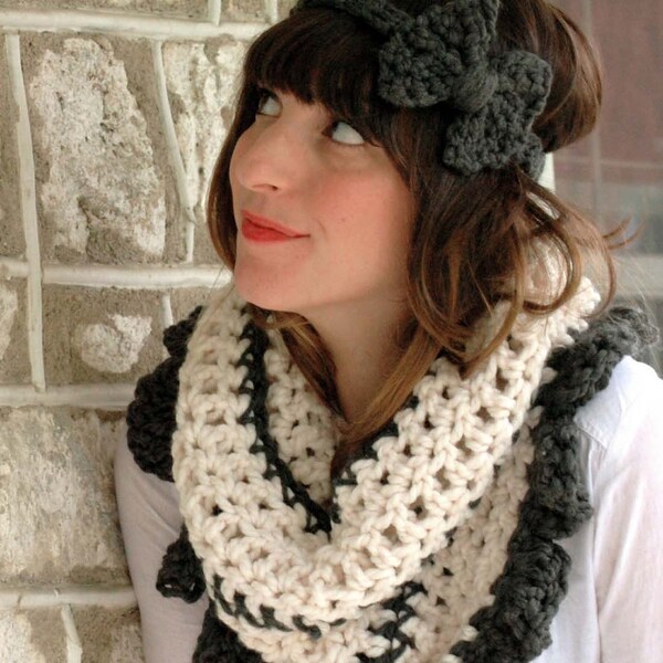 Scallop Neckwarmer in Cream and Grey