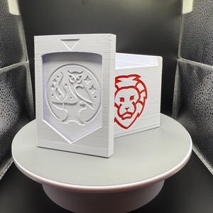 Caja de mazos MTG personalizada con tapa magnética y cargador superior para exhibir Commander / impresa en 3D / compatible con mazos EDH con fundas, Magic The Gathering