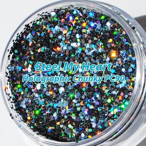 Peut inclure: Un pot de paillettes holographiques &eacute;paisses noires avec le texte "Steel My Heart Holographic Chunky PC90" sur l'&eacute;tiquette.